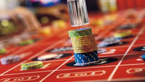 Tampilan permainan kasino langsung slot212 dengan dealer profesional