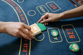 Meja permainan Qiu Qiu di slot212 dengan kartu dan area taruhan yang jelas